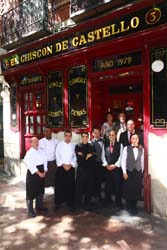 Fachada y equipo de El Chiscón